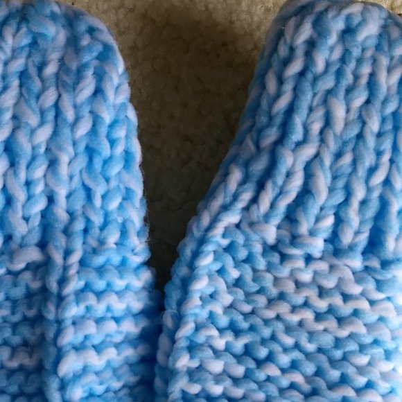 3/$25 vintage but new hand knit slippers NWT - Picture 6 of 6